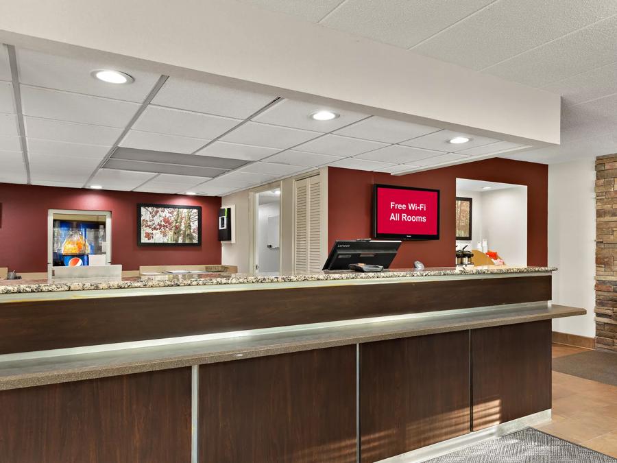 Red Roof Inn Cleveland - Westlake Front Desk Image