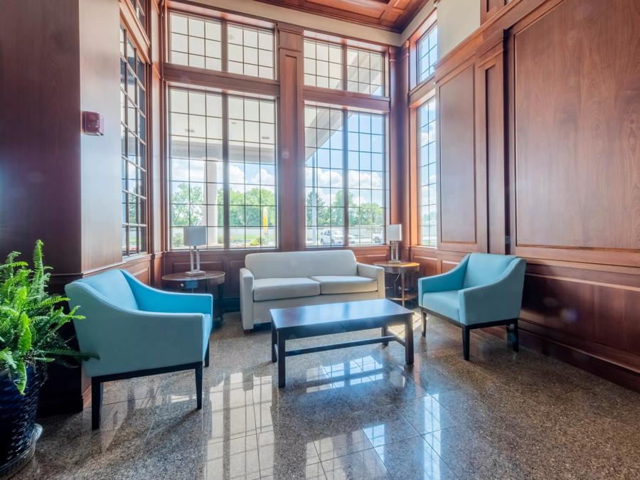 HomeTowne Studios Wilmington - New Castle Lobby Image