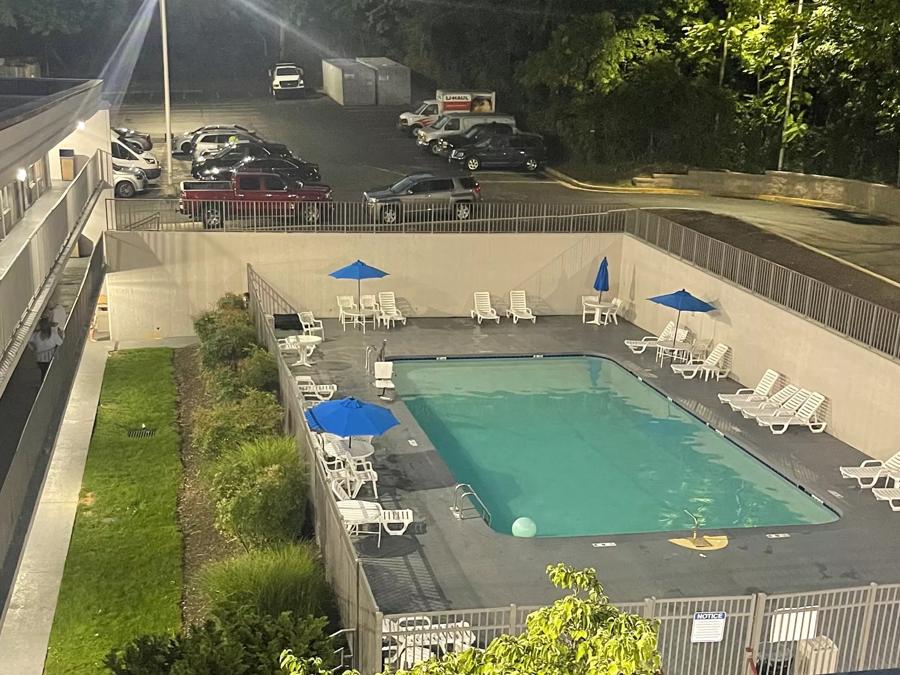 Red Roof Inn Baltimore South - Glen Burnie Pool Image