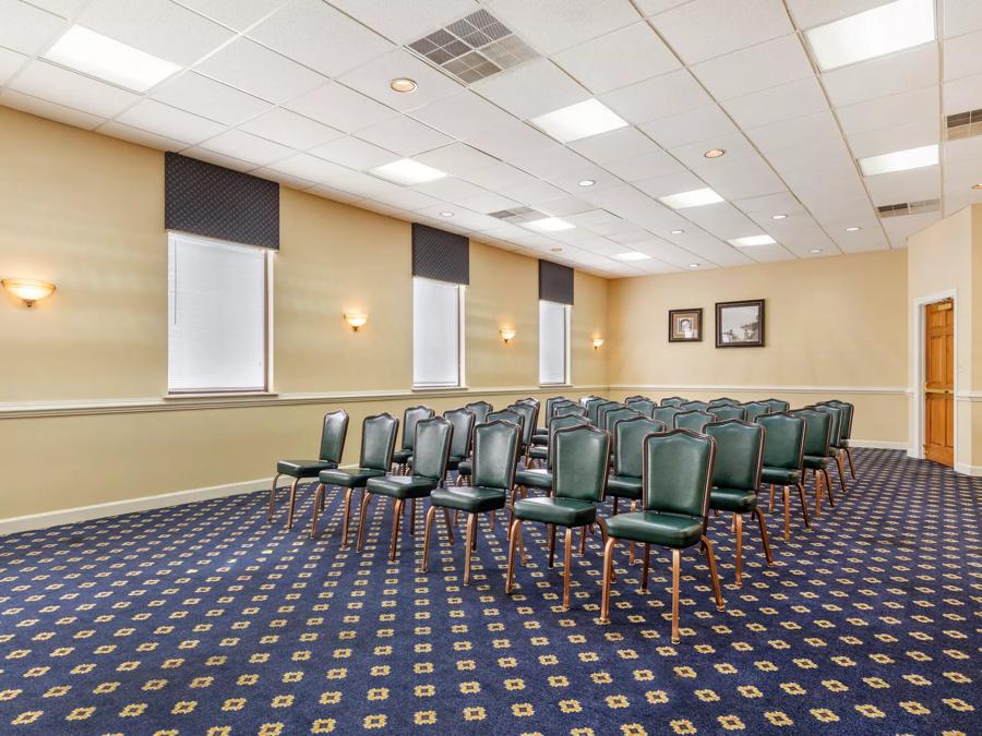 Red Roof Inn & Suites Newport News Meeting Room Image