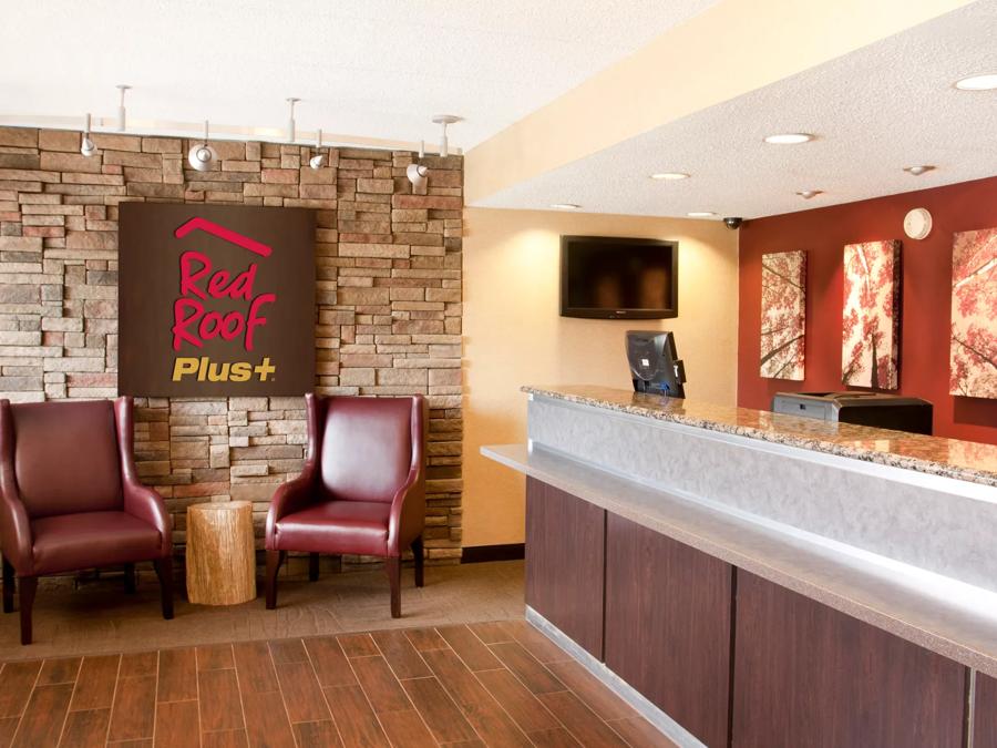 Red Roof PLUS+ Ann Arbor - U of Michigan North Front Desk and Lobby