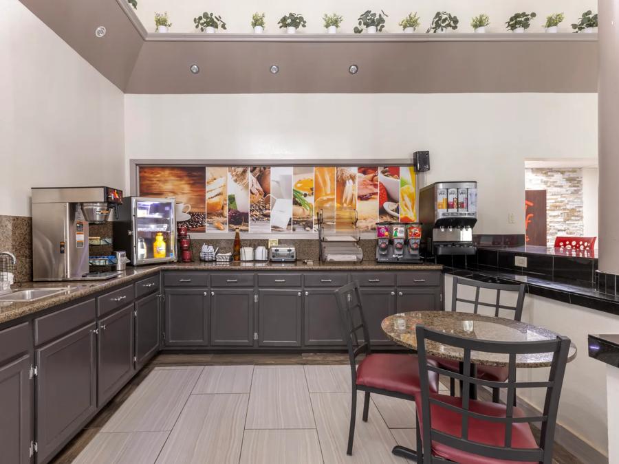 Red Roof Inn & Suites Clinton, MS Breakfast Image