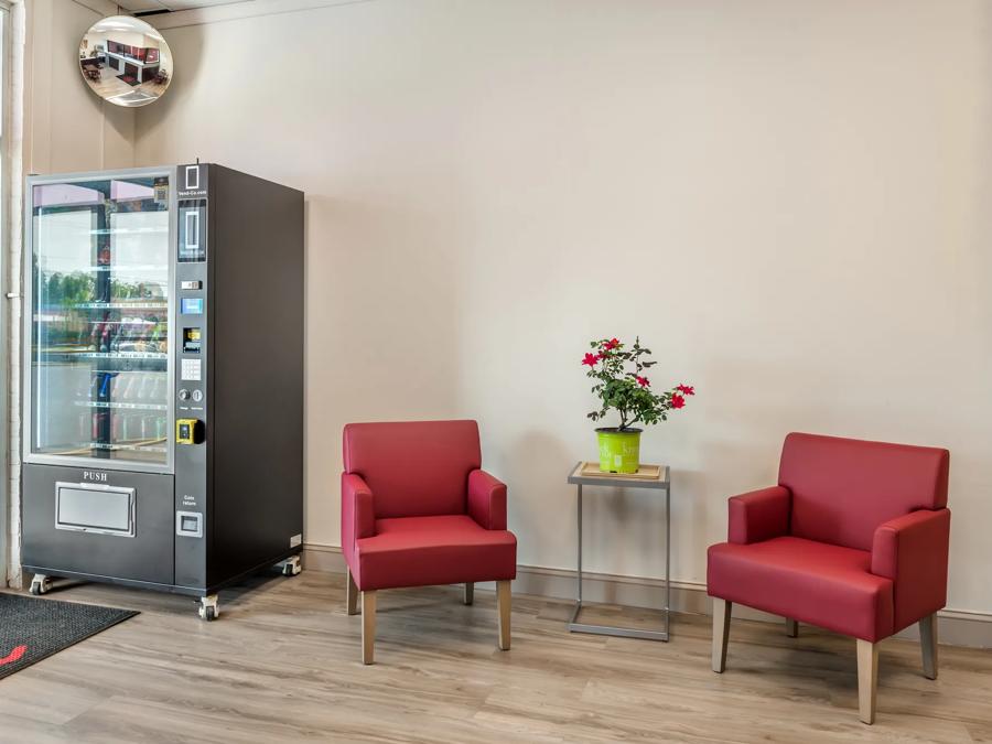 Red Roof Inn Richmond, VA Vending Image