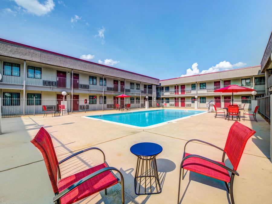 Red Roof Inn Lewisville Outdoor Swimming Pool Image