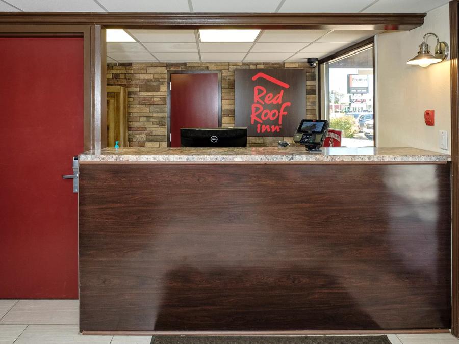 Red Roof Inn Vermillion - U of South Dakota Front Desk Image