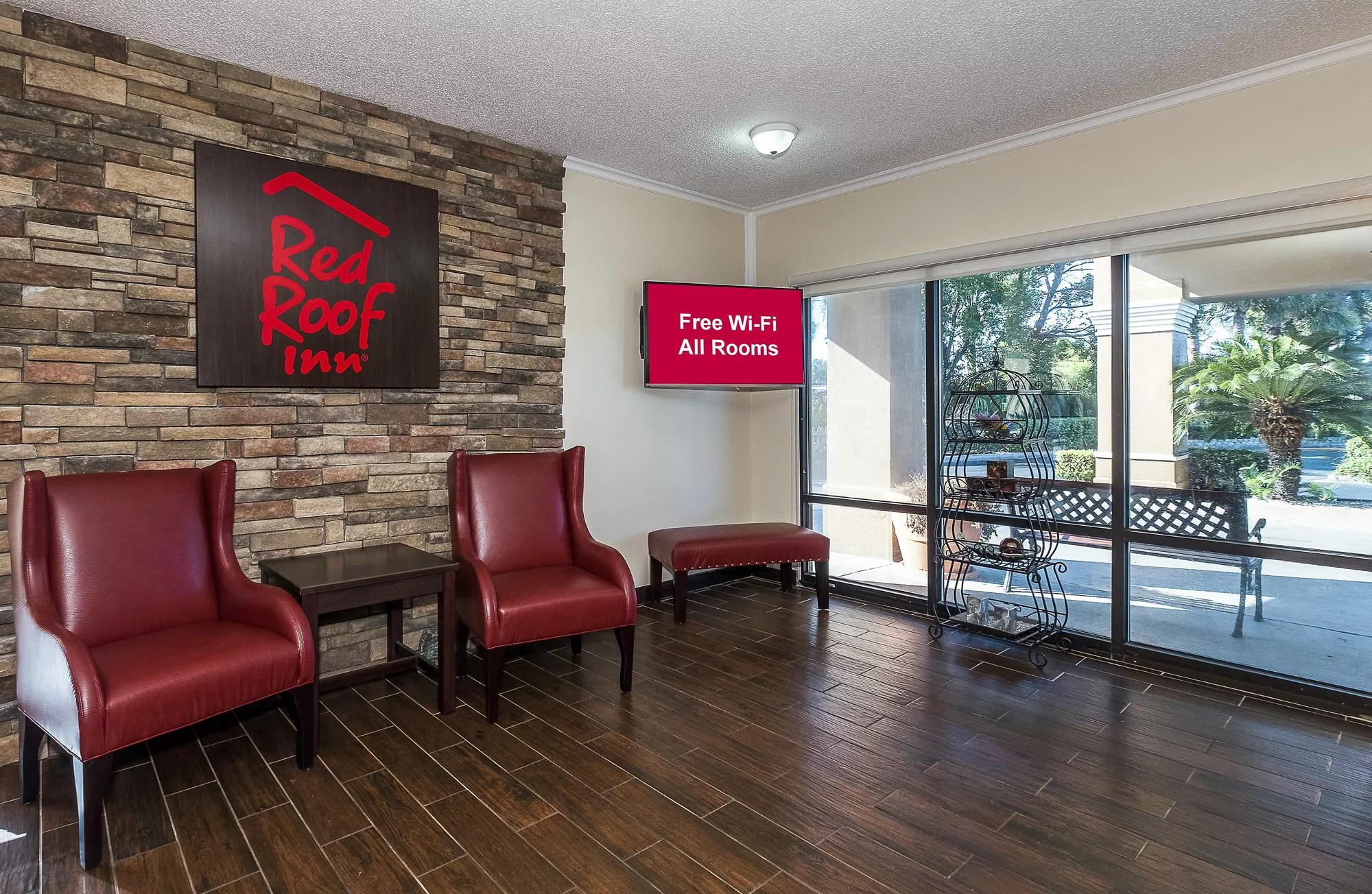 Red Roof Inn Kingsland Lobby Sitting Area Image