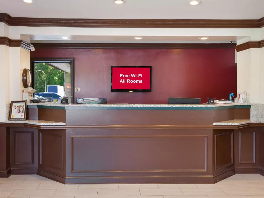 Red Roof Inn Dillon, SC Lobby Front Desk Image