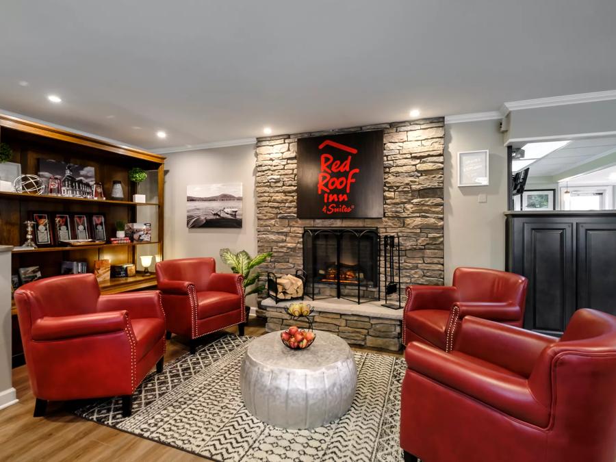 Red Roof Inn & Suites Herkimer Lobby Sitting Area Image