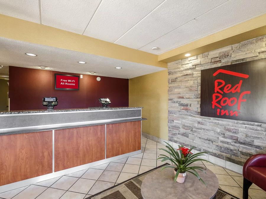 Red Roof Inn Columbus East - Reynoldsburg Front Desk Image