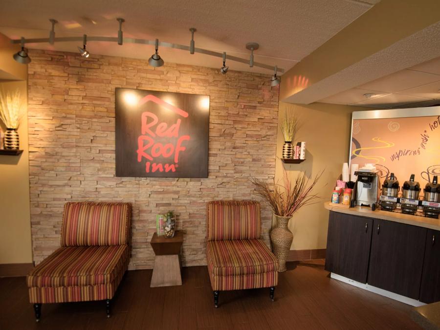 Red Roof Inn Lafayette, LA Front Desk and Lobby Image