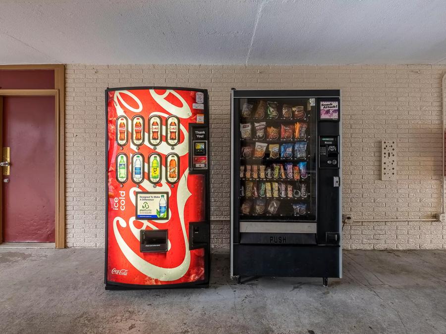 Red Roof Inn Fredericksburg North Vending Image