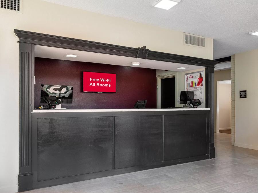 Red Roof Inn Murray Front Desk Image