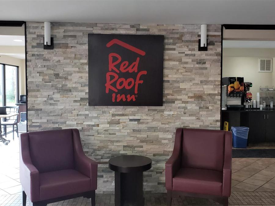 Red Roof Inn Kenner – New Orleans Airport NE Lobby Sitting Area Image