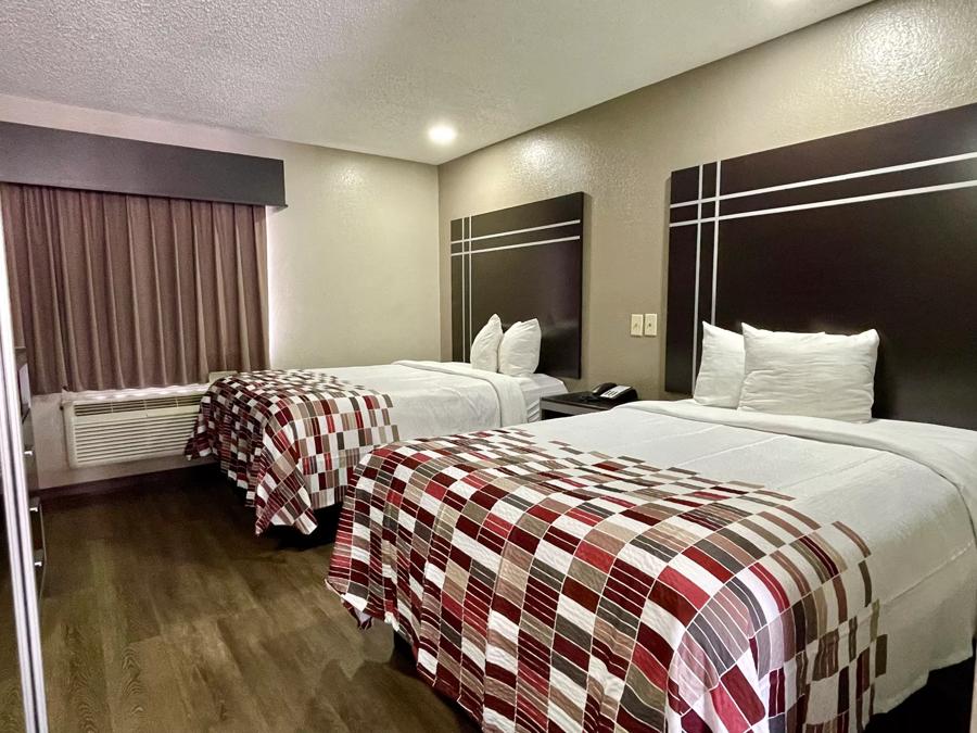 Red Roof Inn & Suites Jackson - Richland Deluxe 2 Full Beds Non-Smoking Image