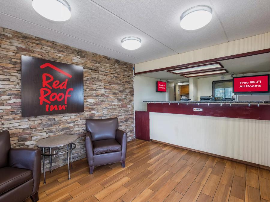 Red Roof Inn Jackson Downtown - Fairgrounds Front Desk and Lobby