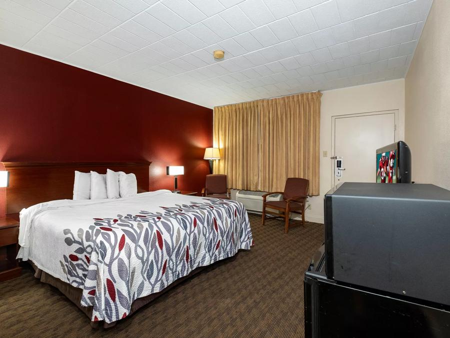 Red Roof Inn & Suites Hazleton Superior King Non-Smoking Image 