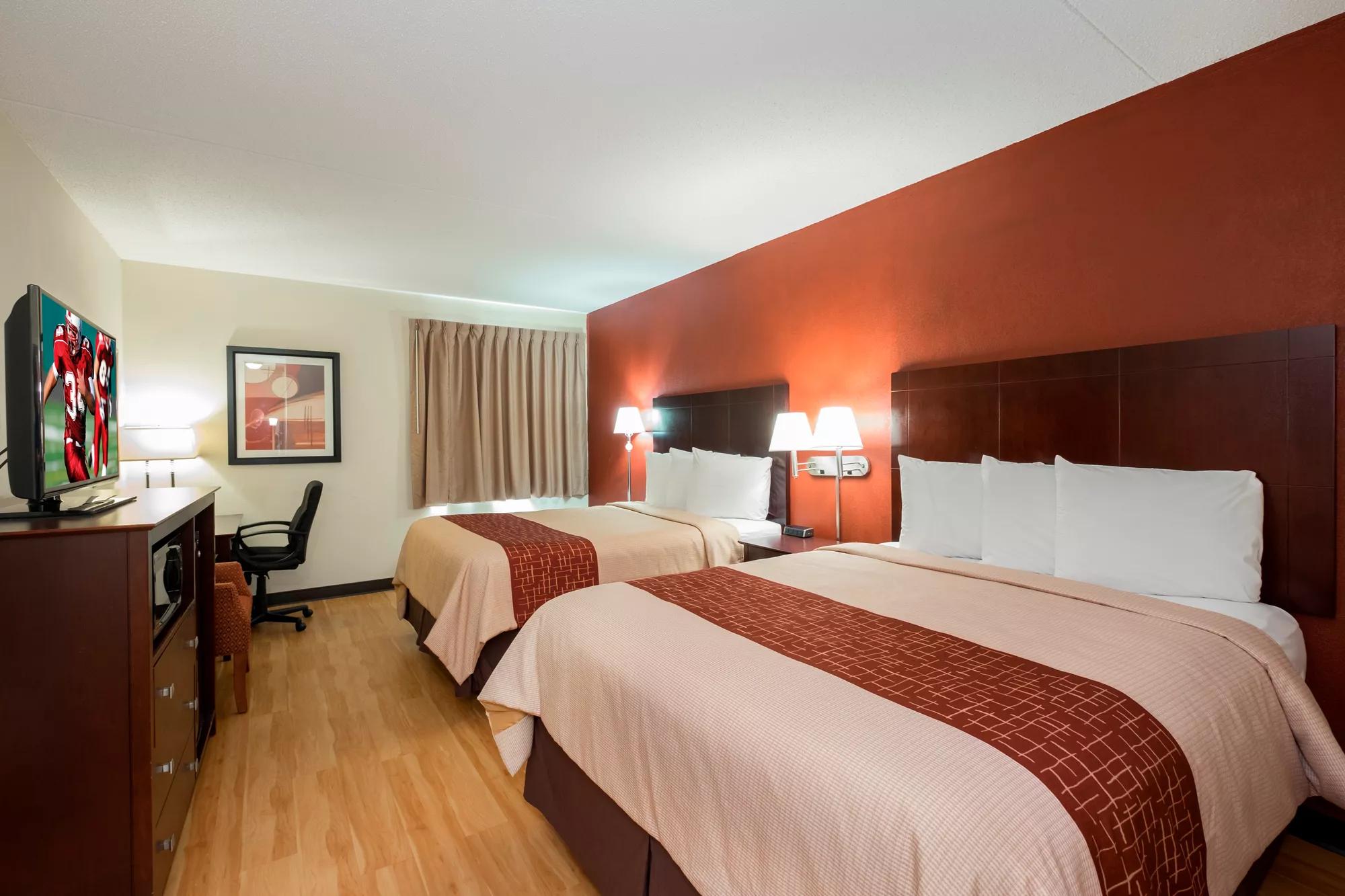 Red Roof Inn & Suites Cincinnati North - Mason Deluxe Double Bed Room