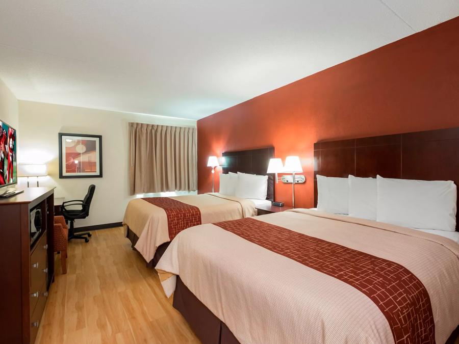 Red Roof Inn & Suites Cincinnati North - Mason Deluxe Double Bed Room Image