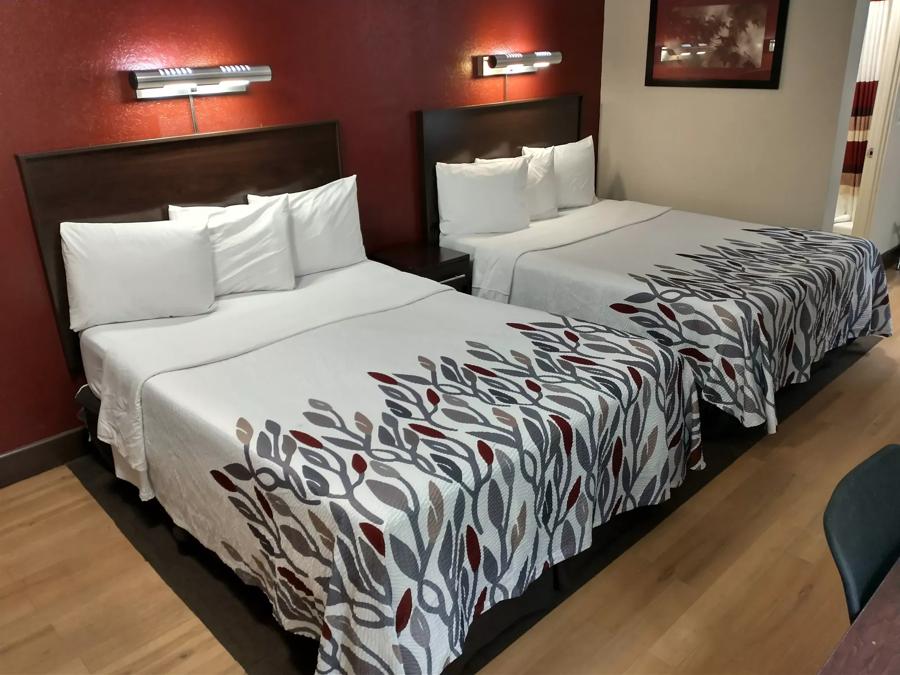 Red Roof Inn Santa Ana Deluxe 2 Full Beds Non-Smoking Image
