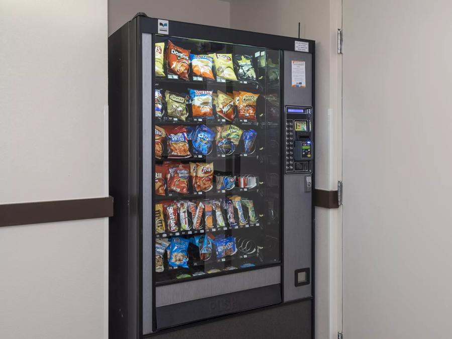 Red Roof PLUS+ Columbus Downtown – Convention Center Vending Image