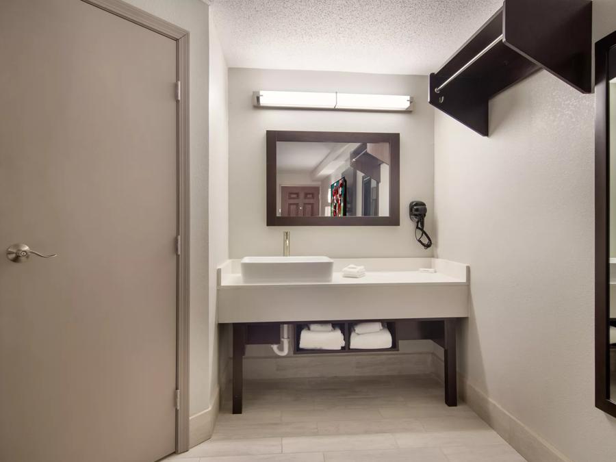 Red Roof PLUS+ & Suites Erie Premium Suite 3 Queen Beds with Kitchenette Smoke Free Bathroom Image