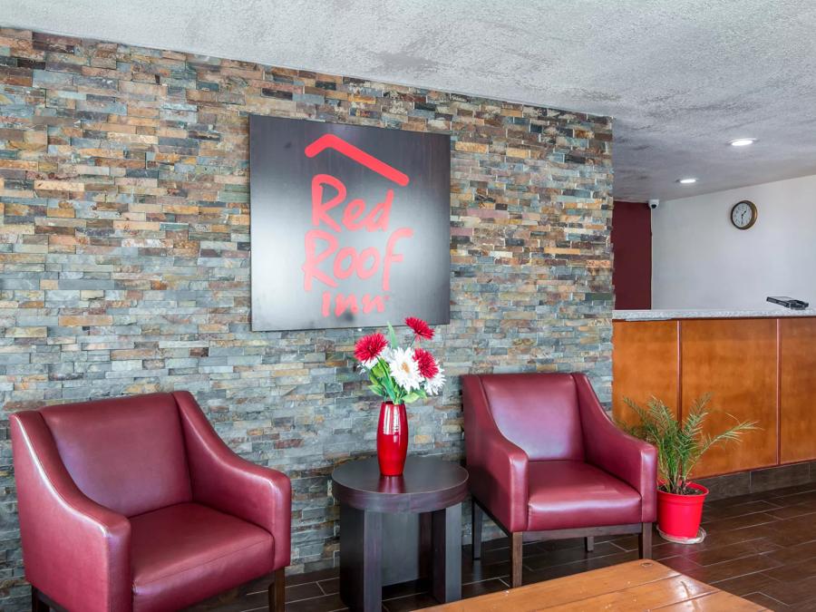 Red Roof Inn Palmdale - Lancaster Lobby Sitting Area Image