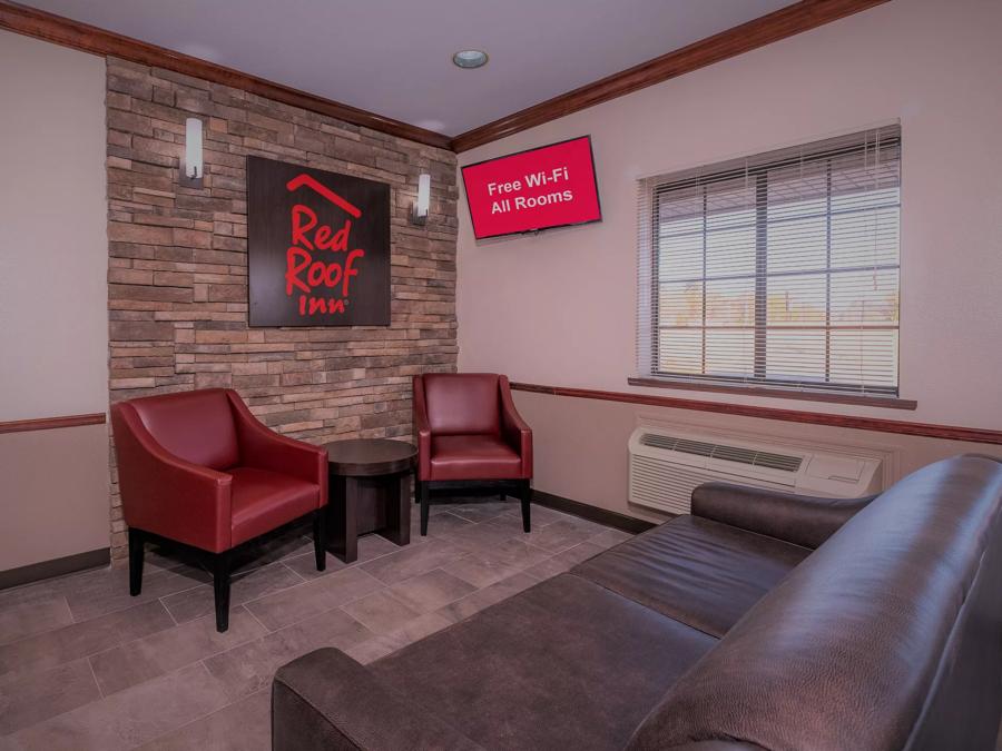 Red Roof Inn Hartselle Front Lobby and Sitting Area Image