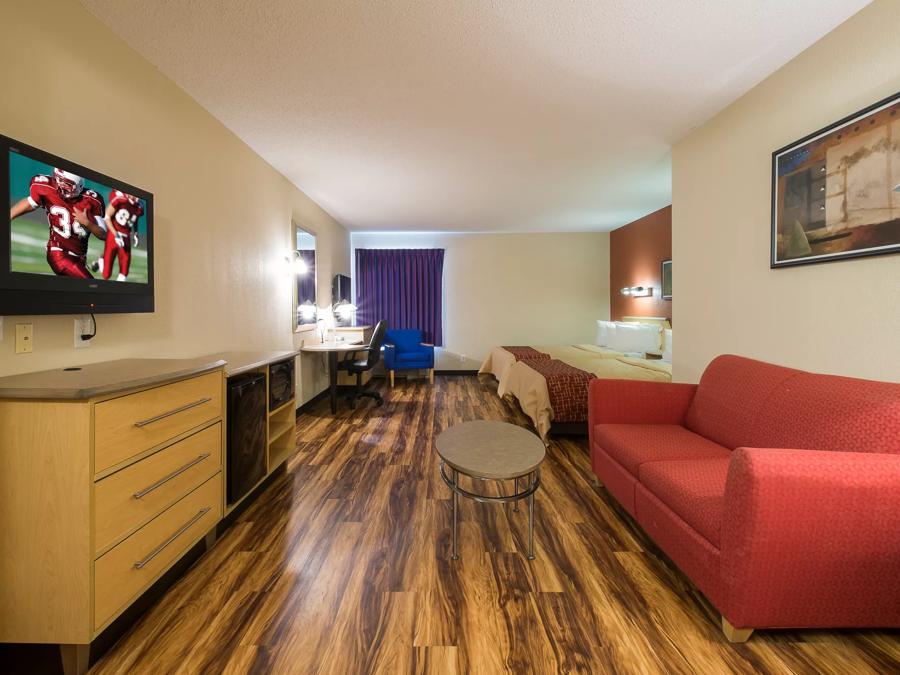 Red Roof Inn & Suites Philadelphia - Bellmawr Suite Room Amenities Image