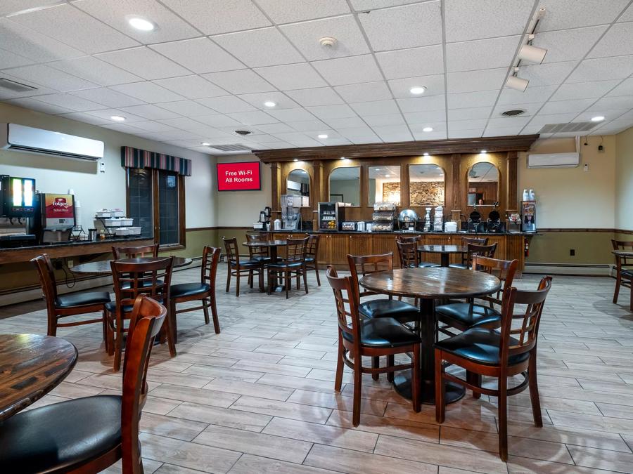 Red Roof Inn & Suites Hazleton Breakfast Area Image 