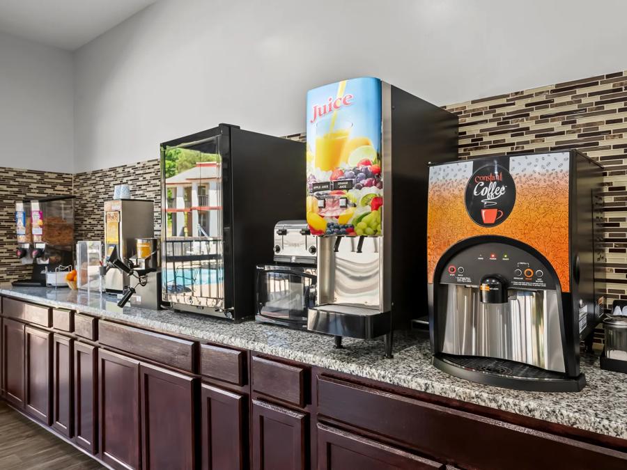 RRI1475_Breakfast Area 2 PRO Approved 5-22-25 Image