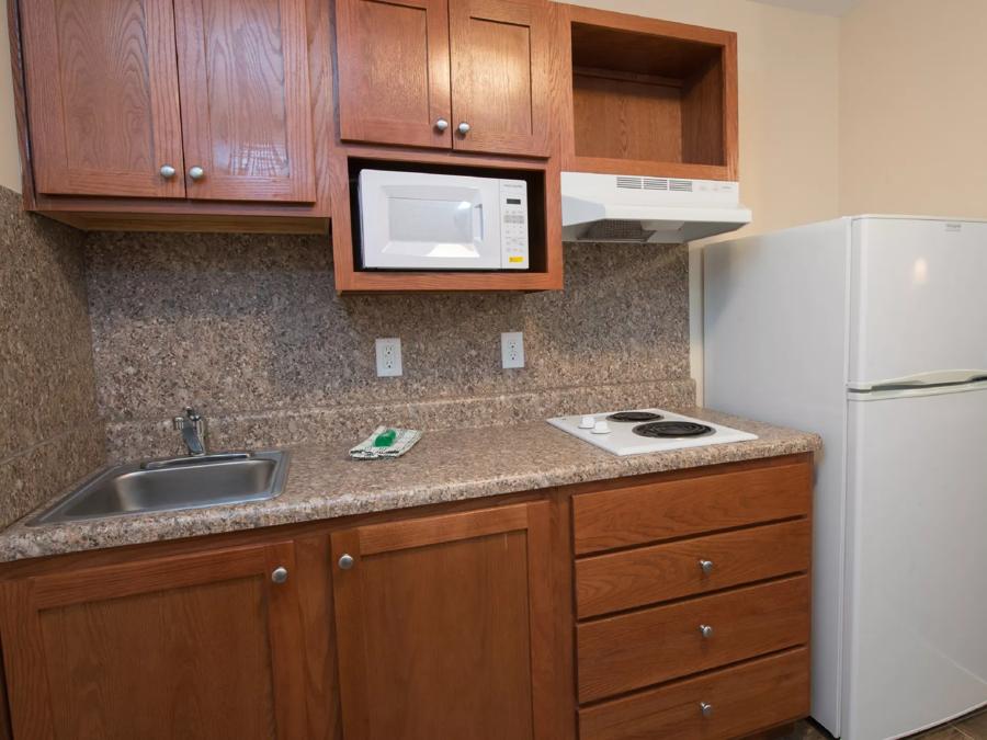 Red Roof Inn & Suites Dickinson Kitchenette Image