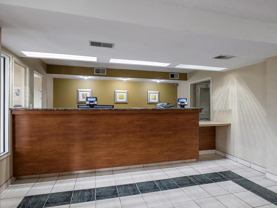 Red Roof Inn Hagerstown - Williamsport, MD Front Desk Image