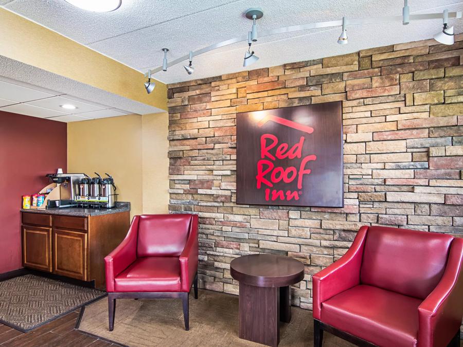 Red Roof Inn Hampton Coliseum & Convention Center Lobby Image