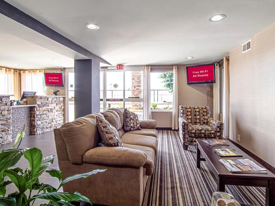 Red Roof Inn & Suites Greenwood, SC Lobby Sitting Area Image