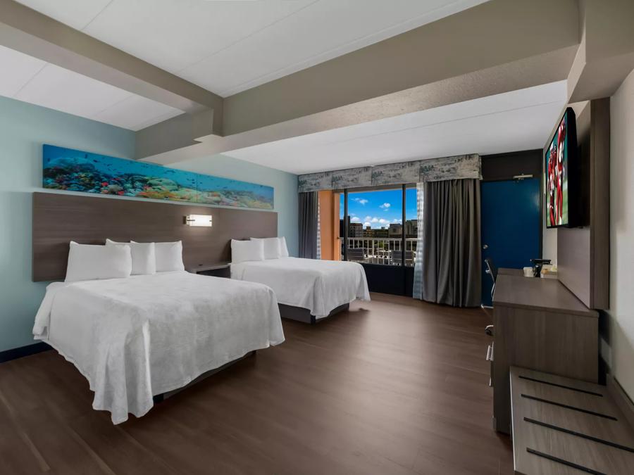 Red Roof PLUS+ & Suites Virginia Beach – Seaside Premium 2 Full Beds with Partial Ocean View Smoke Free Image