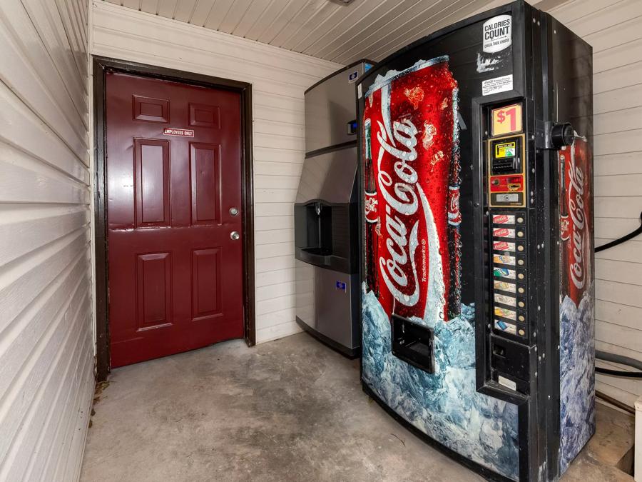 Red Roof Inn Bay Minette Vending Image