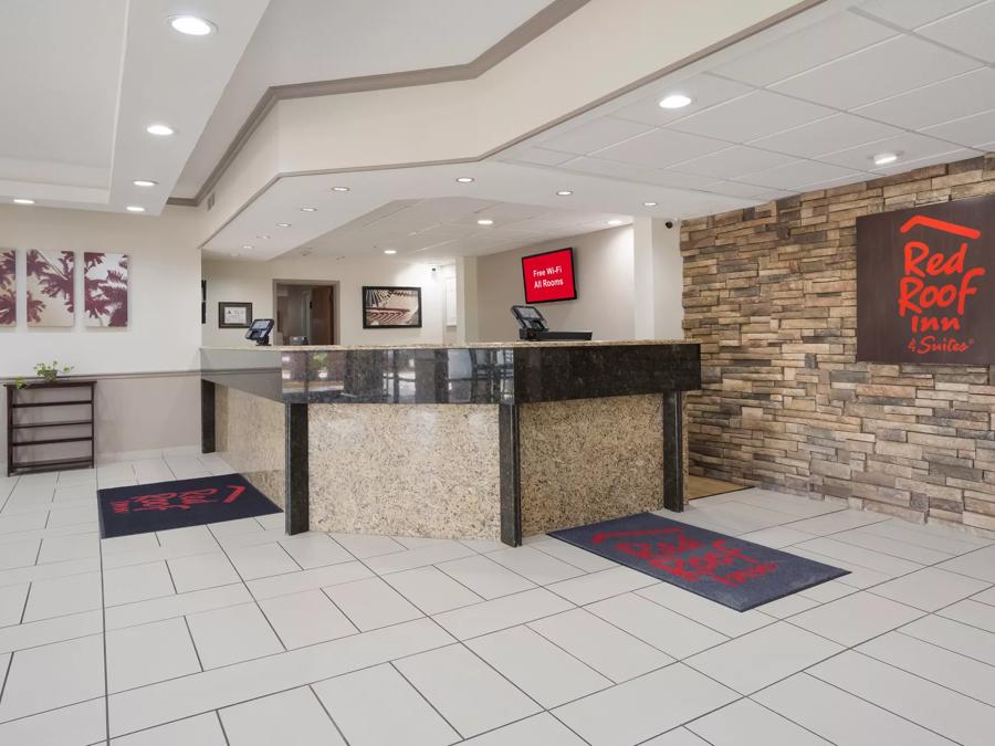 Red Roof Inn & Suites Jacksonville, NC Front Desk and Lobby Area Image