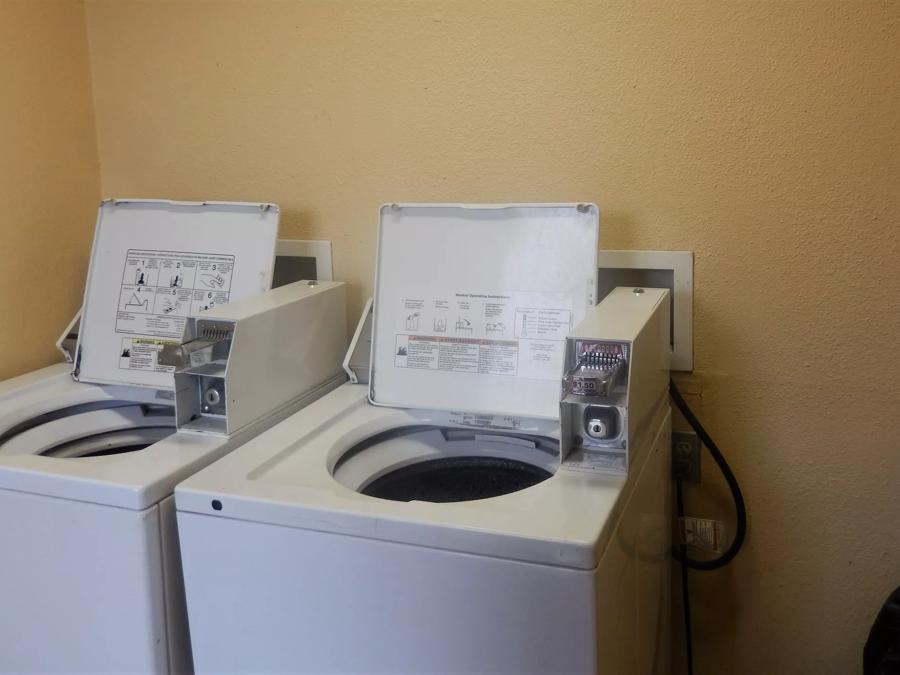Red Roof Inn Berea Guest Coin Laundry Facility Image