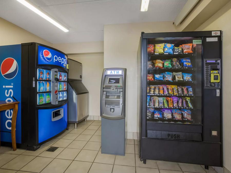 Red Roof Inn Atlanta South - Morrow Snack Center Image